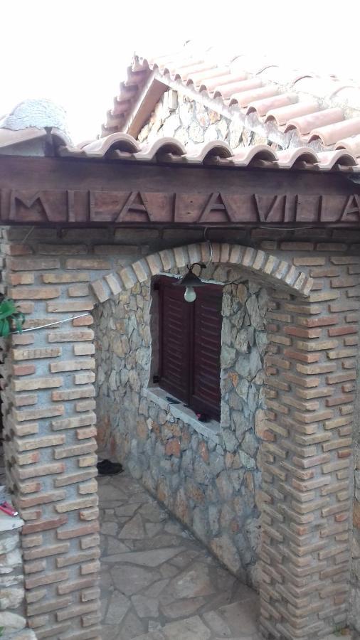 Mila La Villa Kástro Tornéze Екстериор снимка